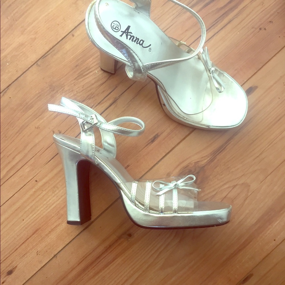 Vintage 90’s platform prom heel silver clueless